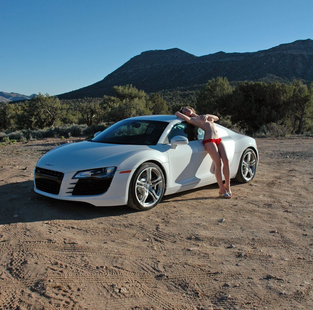 Audi r8 и девушка